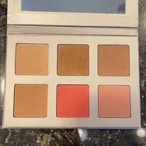 ICONIC LONDON BLAZE CHASER FACE PALETTE. NEW!